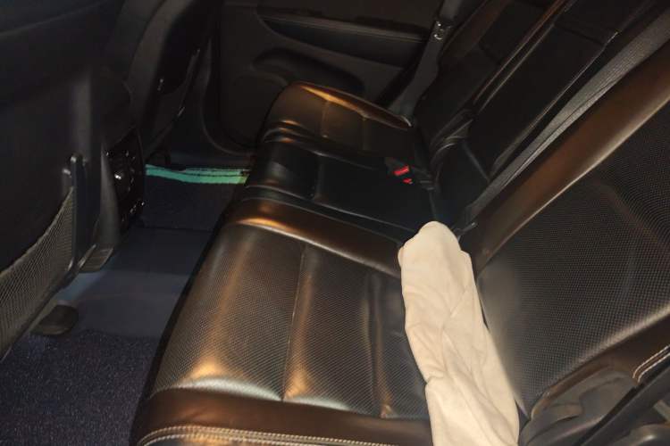 Used Jeep Grand Cherokee 2016 3.6L Luxury Navigation Edition Left Rear Seat