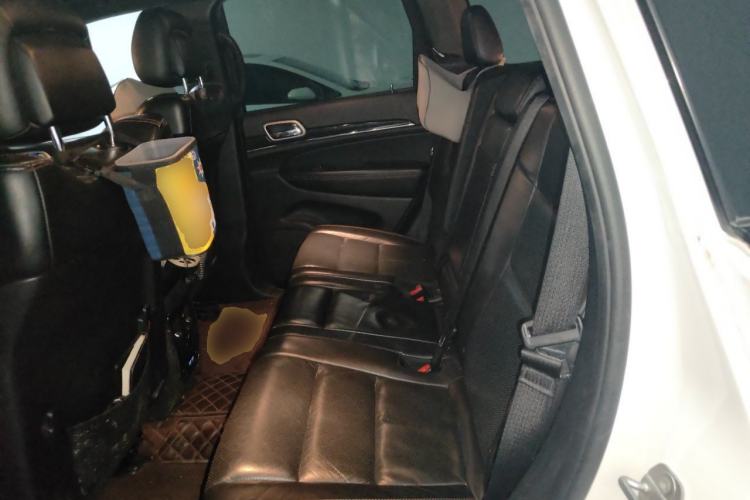 Used Jeep Grand Cherokee 2016 3.6L 75th Anniversary Tribute Edition Left Rear Seat