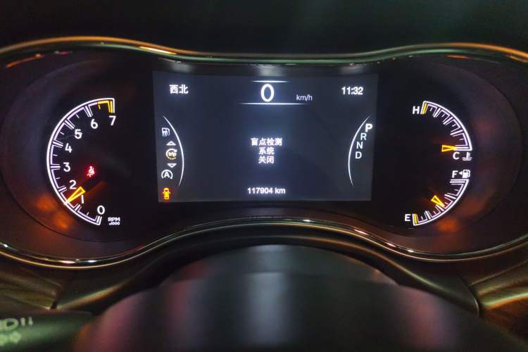 Used Jeep Grand Cherokee 2016 3.6L Luxury Navigation Edition Odometer Close Up