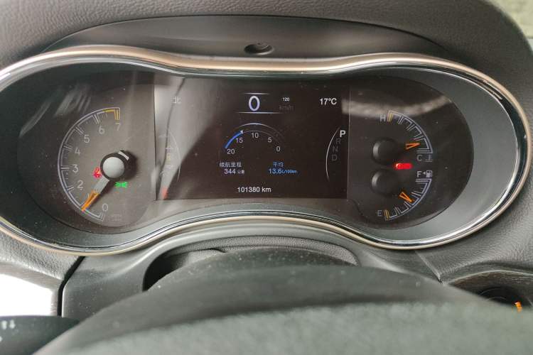 Used Jeep Grand Cherokee 2016 3.0L Elite Navigation Edition Odometer Close Up