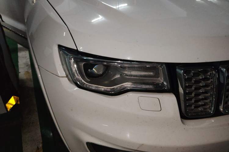 Used Jeep Grand Cherokee 2016 3.6L Luxury Navigation Edition Right Front Headlight