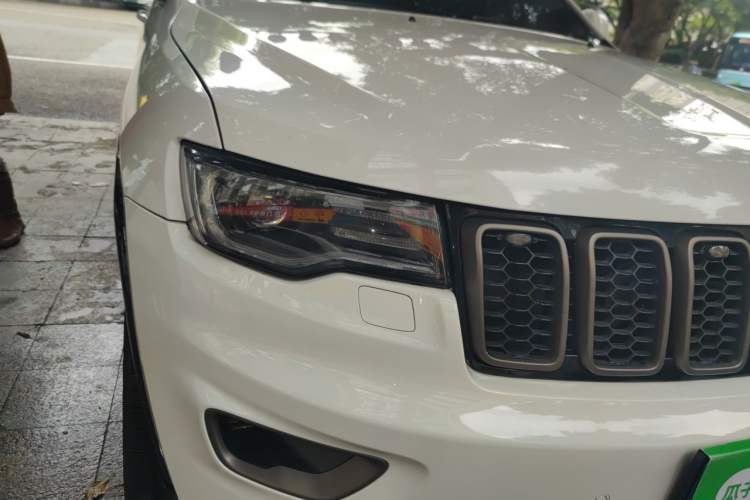 Used Jeep Grand Cherokee 2016 3.6L 75th Anniversary Tribute Edition Right Front Headlight