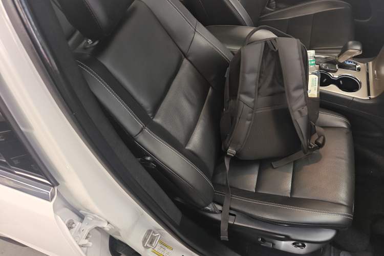 Used Jeep Grand Cherokee 2016 3.0L Elite Navigation Edition Right Front Seat