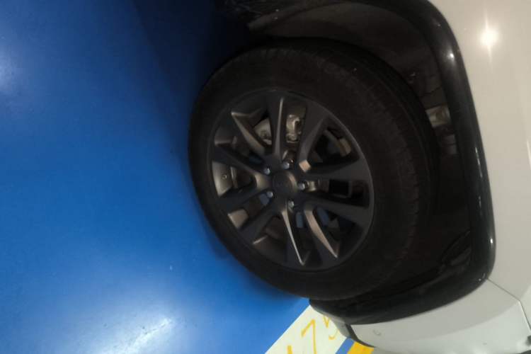 Used Jeep Grand Cherokee 2016 3.6L 75th Anniversary Tribute Edition Right Front Wheel Hub