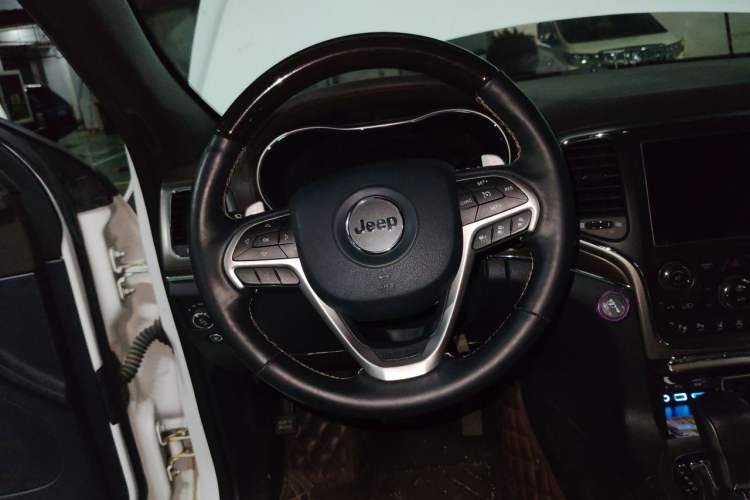 Used Jeep Grand Cherokee 2016 3.6L Luxury Navigation Edition Steering Wheel