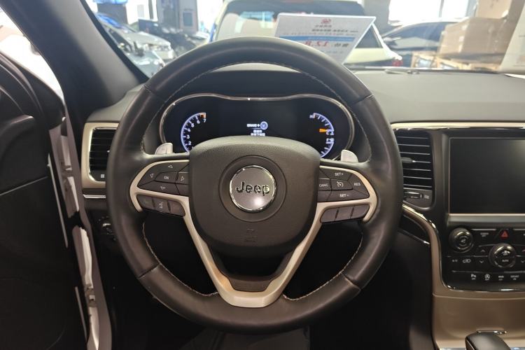 Used Jeep Grand Cherokee 2016 3.0L Elite Navigation Edition Steering Wheel