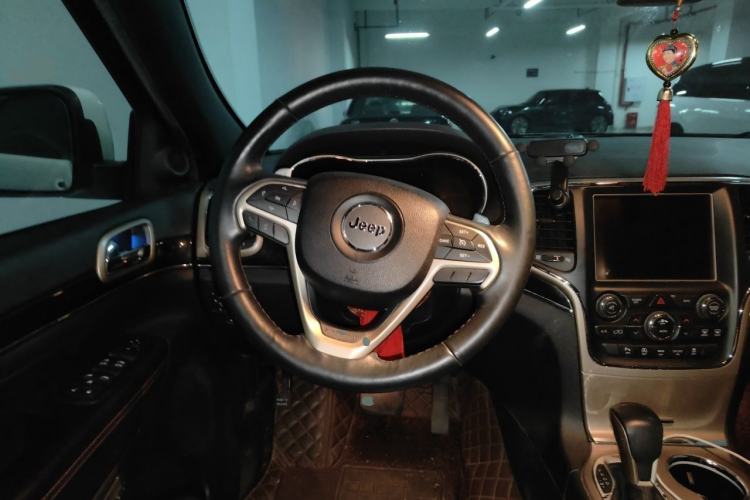 Used Jeep Grand Cherokee 2016 3.6L 75th Anniversary Tribute Edition Steering Wheel