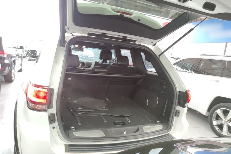 Used Jeep Grand Cherokee 2016 3.6L 75th Anniversary Tribute Edition Trunk