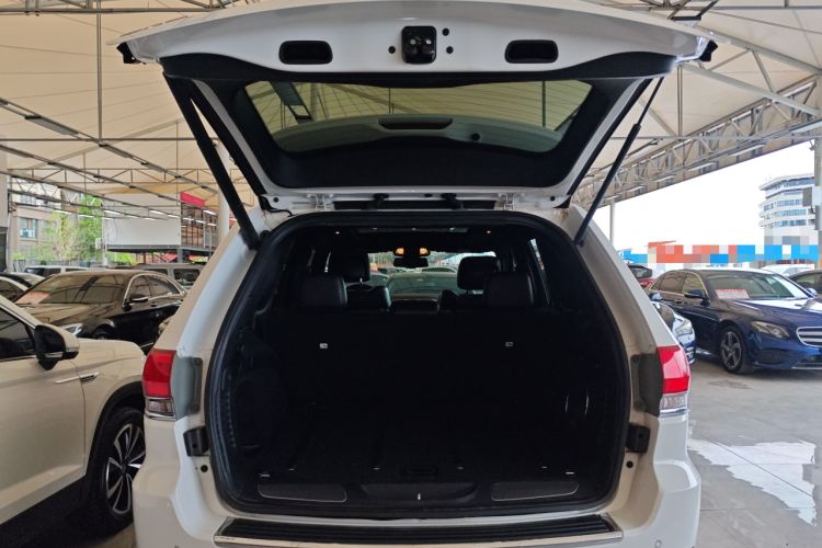 Used Jeep Grand Cherokee 2016 3.0L Comfort Navigation Edition Trunk