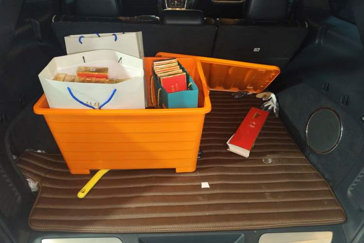 Used Jeep Grand Cherokee 2016 3.6L Luxury Navigation Edition Trunk