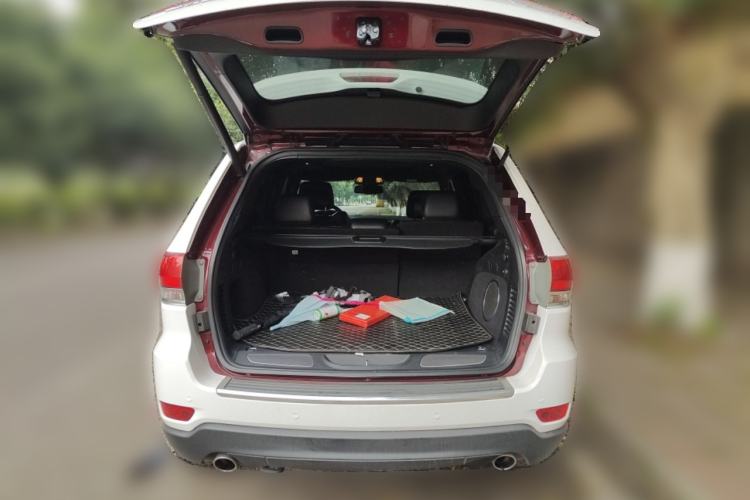 Used Jeep Grand Cherokee 2016 3.0L Elite Navigation Edition Trunk