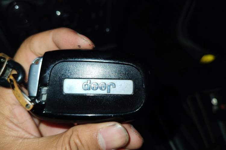 Used Jeep Grand Cherokee 2016 3.6L Luxury Navigation Edition Vehicle Key