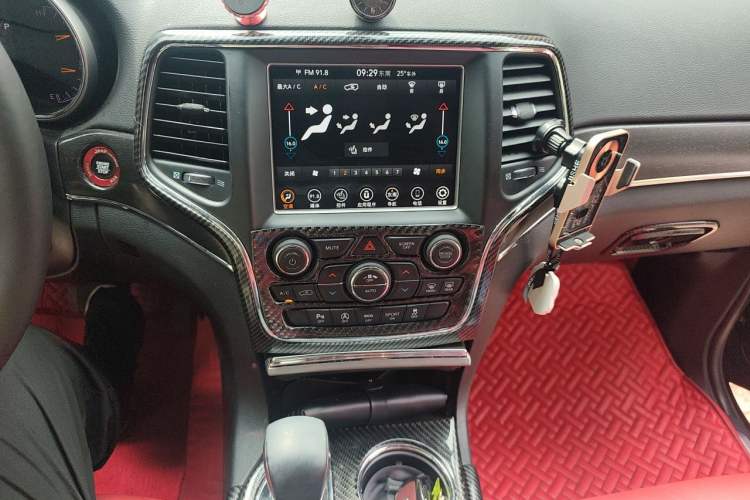 Used Jeep Grand Cherokee 2017 3.0L Comfort Navigation Edition Audio And AC Panel
