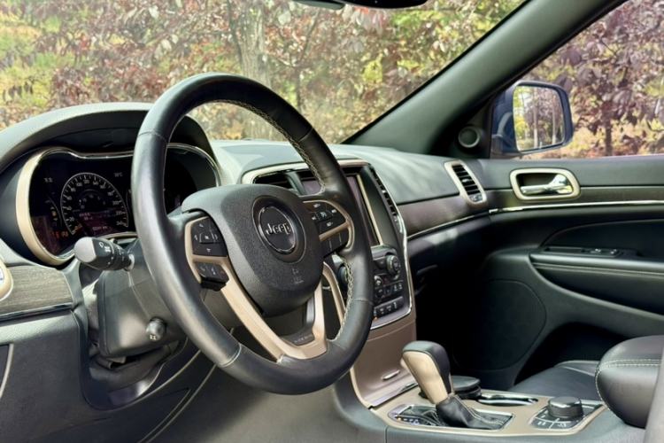 Used Jeep Grand Cherokee 2017 3.0L Comfort Navigation Edition Audio And AC Panel