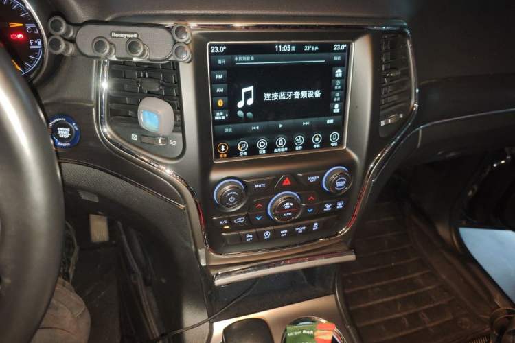 Used Jeep Grand Cherokee 2017 3.0L Elite Navigation Edition Audio And AC Panel