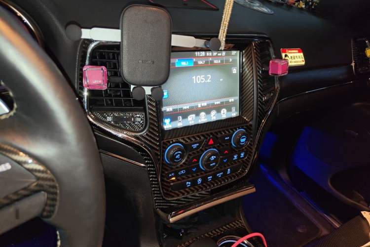 Used Jeep Grand Cherokee 2017 3.0L Elite Navigation Edition Audio And AC Panel