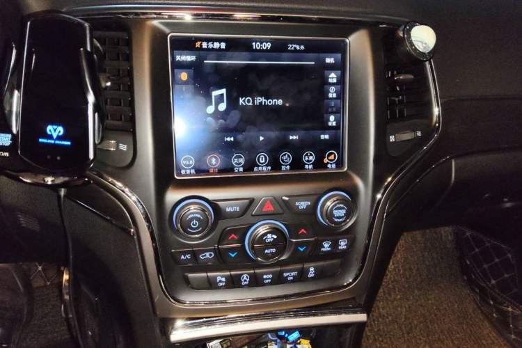 Used Jeep Grand Cherokee 2017 3.0L Comfort Navigation Edition Audio And AC Panel