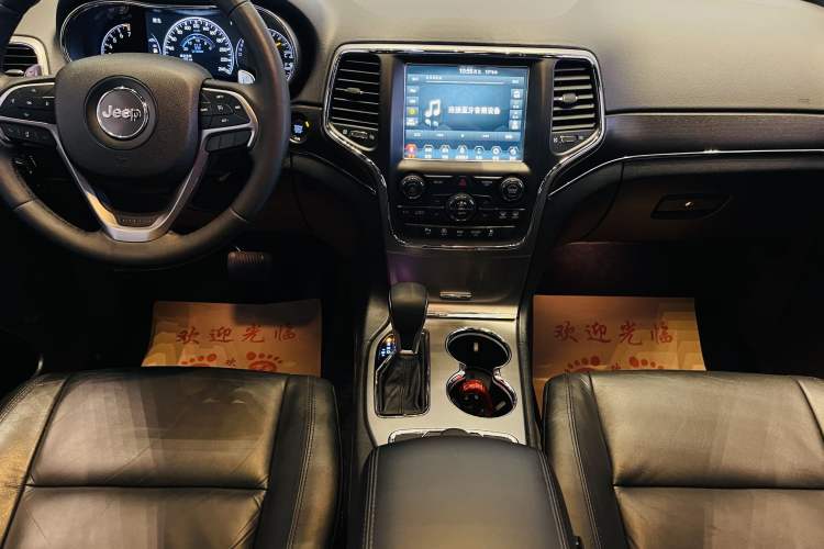 Used Jeep Grand Cherokee 2017 3.0L Comfort Navigation Edition Audio And AC Panel