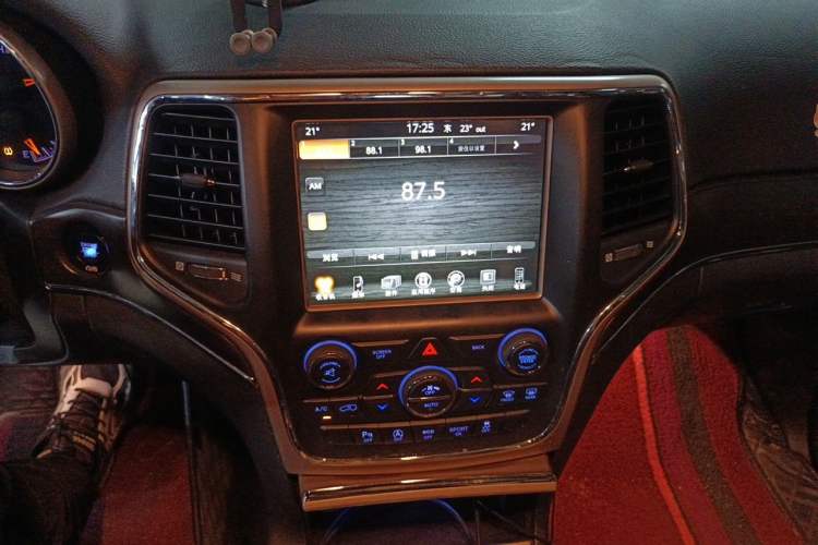 Used Jeep Grand Cherokee 2017 3.0L Comfort Navigation Edition Audio And AC Panel