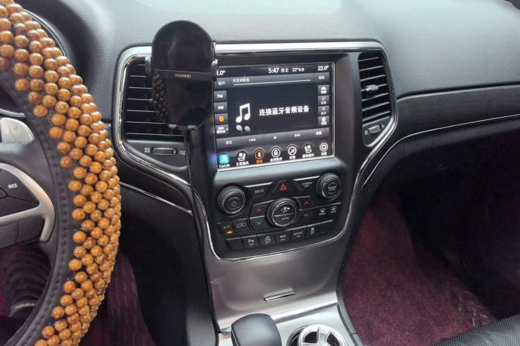 Used Jeep Grand Cherokee 2017 3.0L Elite Navigation Edition Audio And AC Panel
