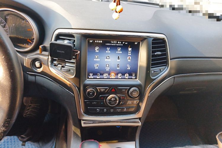 Used Jeep Grand Cherokee 2017 3.6L Elite Navigation Edition Audio And AC Panel