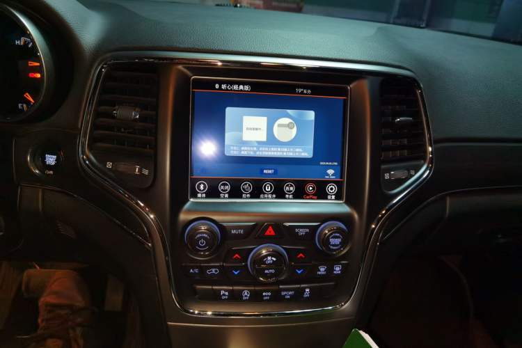 Used Jeep Grand Cherokee 2017 3.0L Elite Navigation Edition Audio And AC Panel