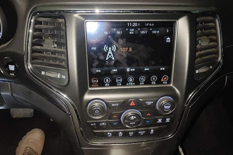Used Jeep Grand Cherokee 2017 3.0L Comfort Navigation Edition Audio And AC Panel