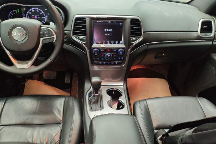 Used Jeep Grand Cherokee 2017 3.0L Comfort Navigation Edition Audio And AC Panel