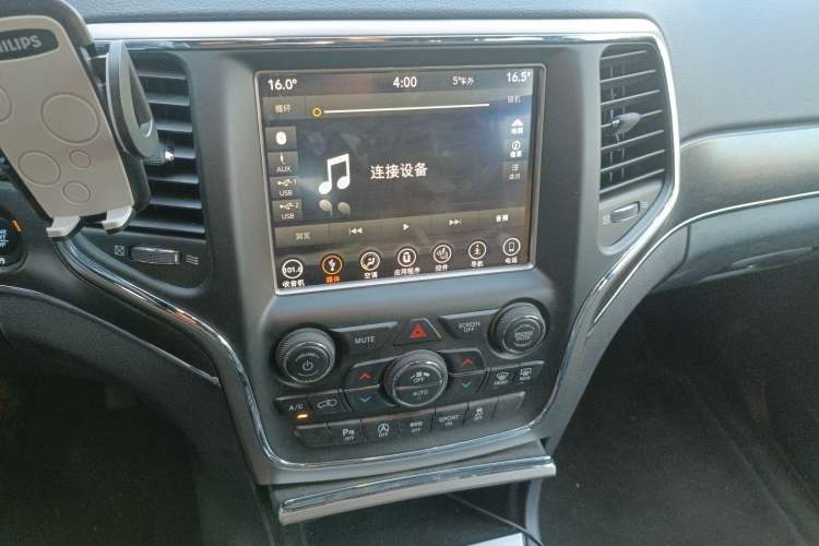 Used Jeep Grand Cherokee 2017 3.6L Elite Navigation Edition Audio And AC Panel