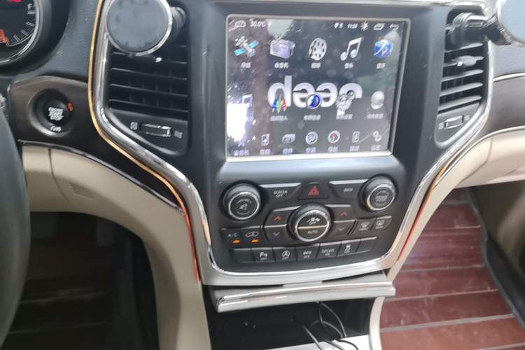 Used Jeep Grand Cherokee 2017 3.6L Elite Navigation Edition Audio And AC Panel