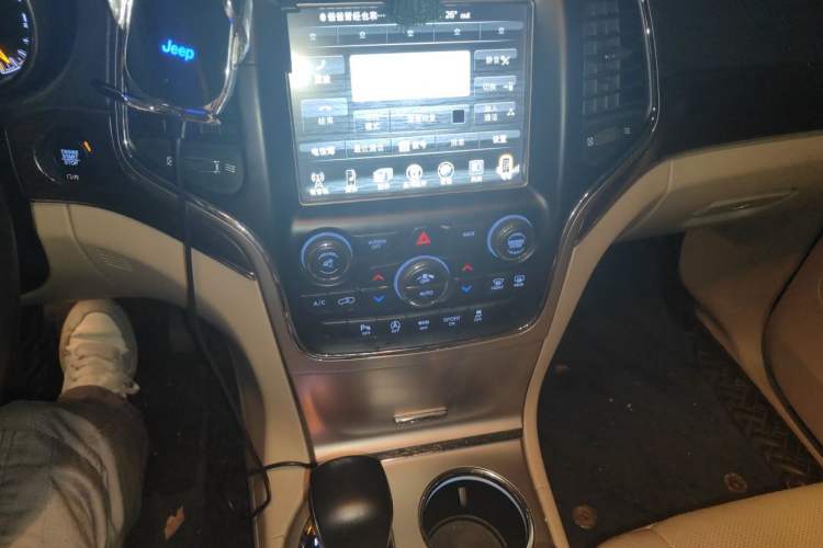 Used Jeep Grand Cherokee  Audio And AC Panel