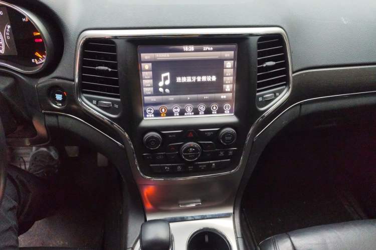 Used Jeep Grand Cherokee 2017 3.0L Comfort Navigation Edition Audio And AC Panel
