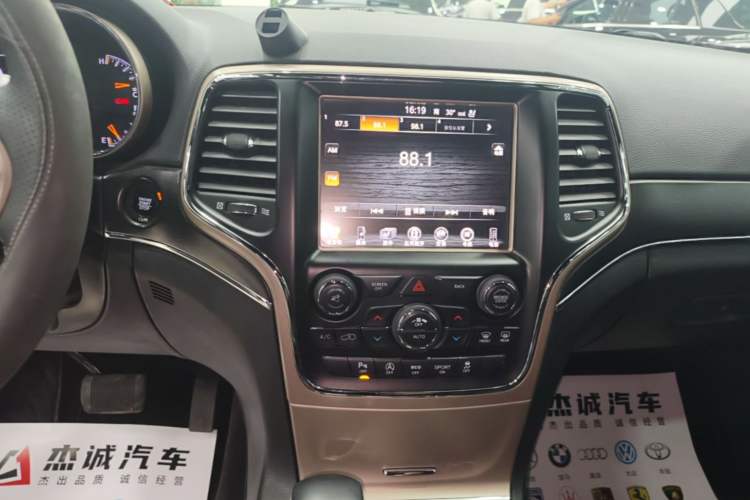 Used Jeep Grand Cherokee 2017 3.0L Elite Navigation Edition Audio And AC Panel