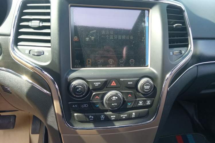 Used Jeep Grand Cherokee 2017 3.0L Comfort Navigation Edition Audio And AC Panel