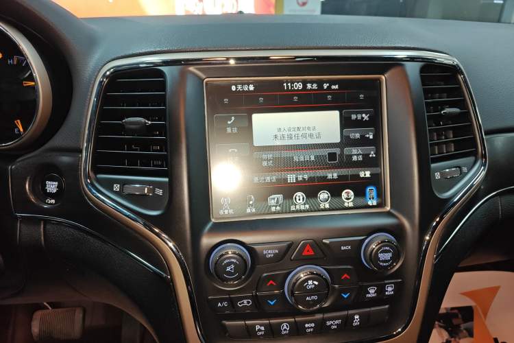 Used Jeep Grand Cherokee 2017 3.6L Elite Navigation Edition Audio And AC Panel