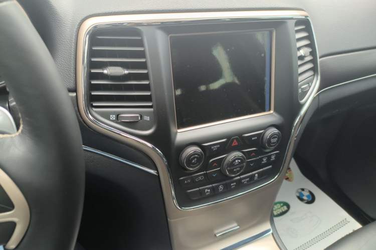 Used Jeep Grand Cherokee 2017 3.0L Comfort Navigation Edition Audio And AC Panel