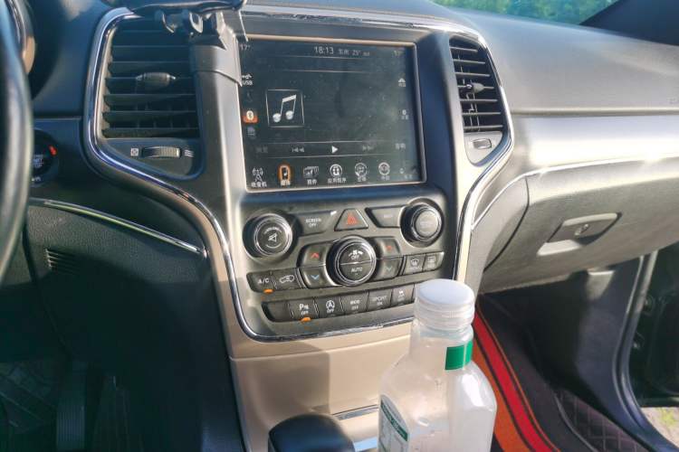 Used Jeep Grand Cherokee 2017 3.0L Elite Navigation Edition Audio And AC Panel