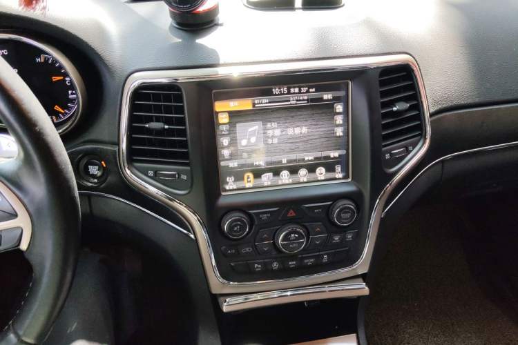 Used Jeep Grand Cherokee 2017 3.0L Comfort Navigation Edition Audio And AC Panel