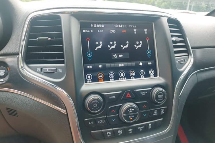 Used Jeep Grand Cherokee 2017 3.0L Comfort Navigation Edition Audio And AC Panel