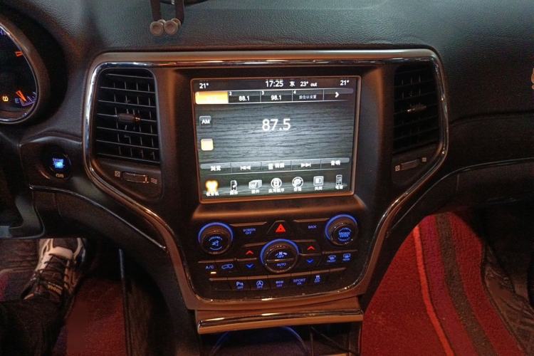 Used Jeep Grand Cherokee 2017 3.0L Comfort Navigation Edition Audio And AC Panel