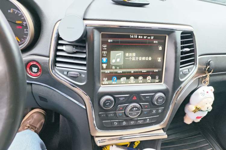 Used Jeep Grand Cherokee 2017 3.0L Elite Navigation Edition Audio And AC Panel