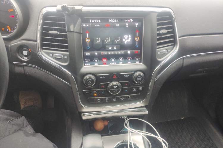 Used Jeep Grand Cherokee 2017 3.6L Elite Navigation Edition Audio And AC Panel