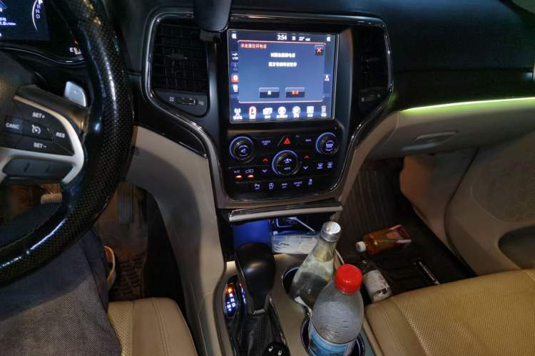 Used Jeep Grand Cherokee 2017 3.6L Luxury Navigation Edition Audio And AC Panel