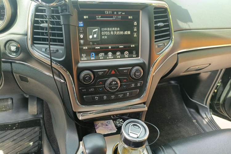 Used Jeep Grand Cherokee 2017 3.0L Elite Navigation Edition Audio And AC Panel