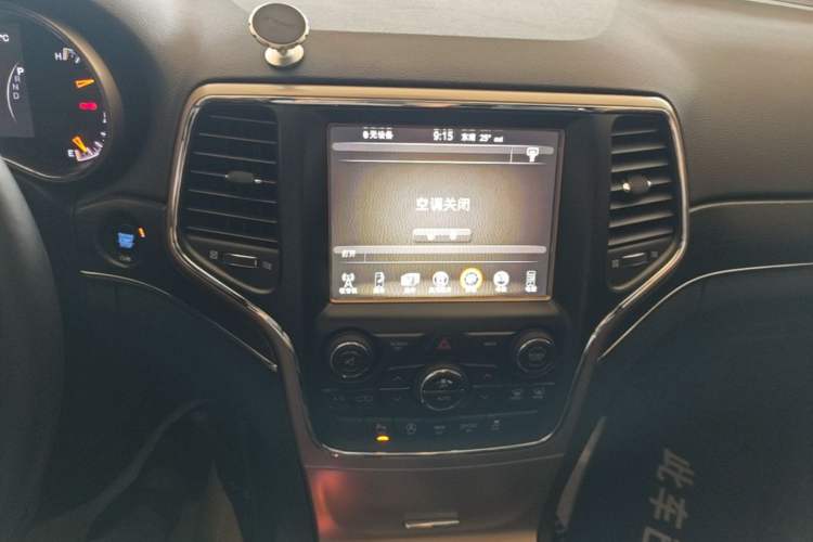 Used Jeep Grand Cherokee 2017 3.0L Comfort Navigation Edition Audio And AC Panel
