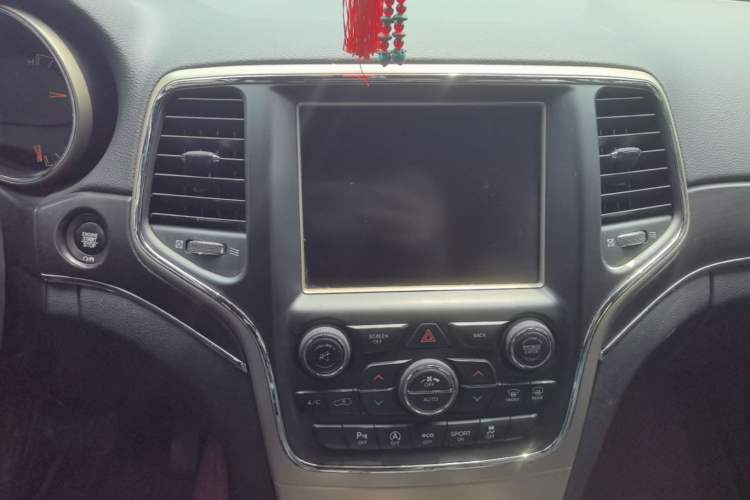 Used Jeep Grand Cherokee 2017 3.0L Comfort Navigation Edition Audio And AC Panel