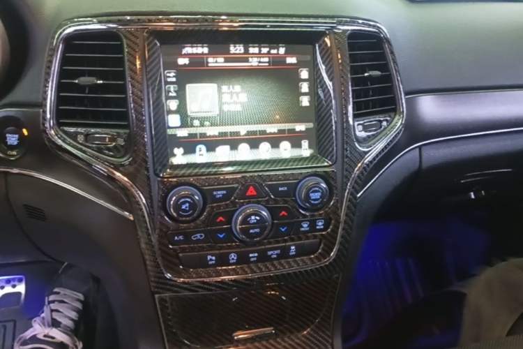 Used Jeep Grand Cherokee 2017 3.0L Elite Navigation Edition Audio And AC Panel
