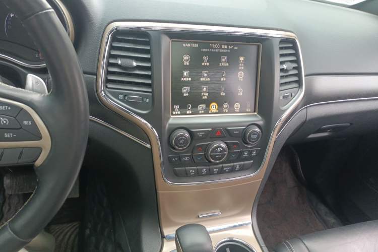 Used Jeep Grand Cherokee 2017 3.0L Comfort Navigation Edition Audio And AC Panel