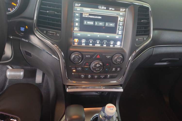 Used Jeep Grand Cherokee 2017 3.6L Elite Navigation Edition Audio And AC Panel