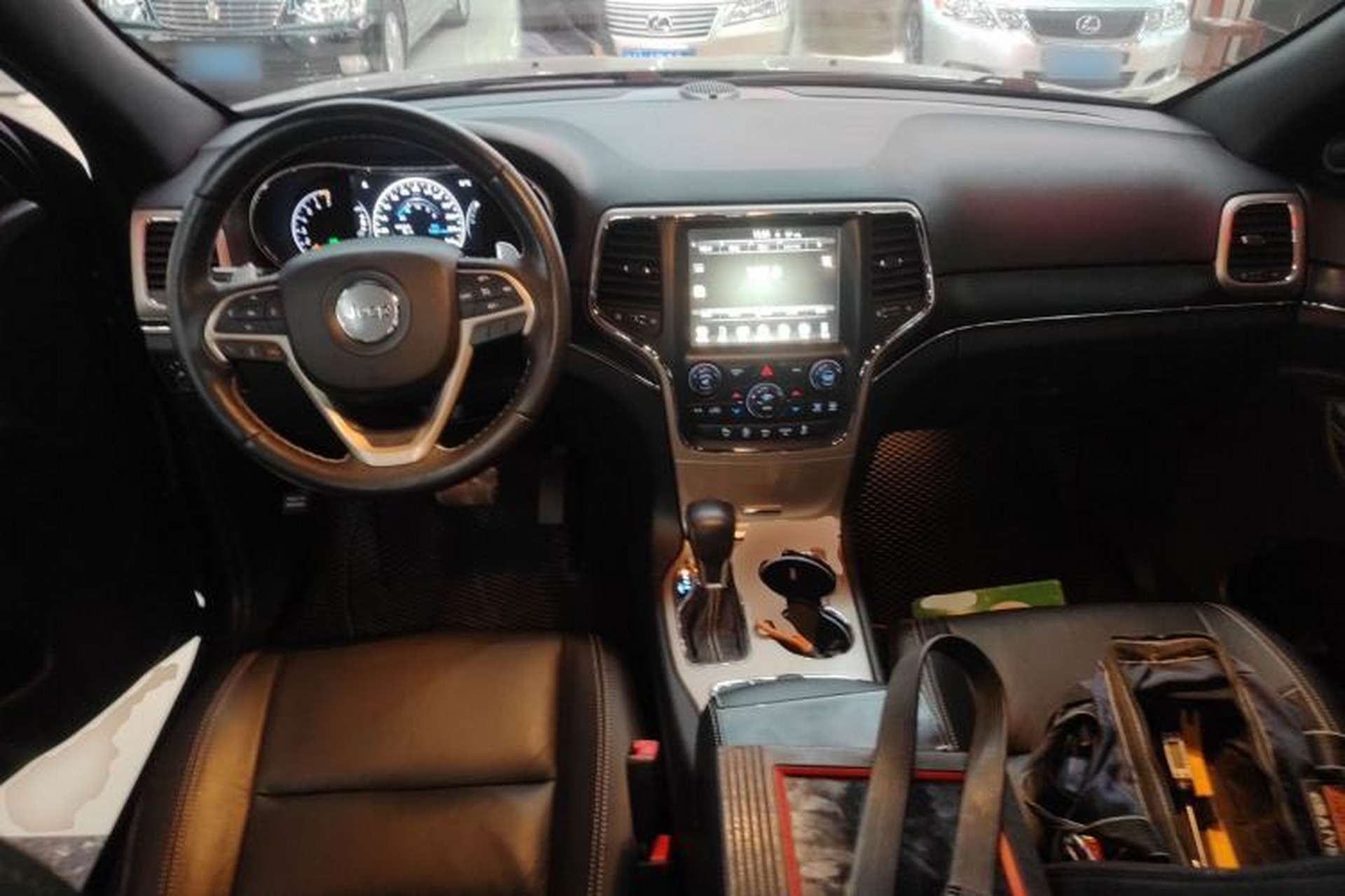 Used Jeep Grand Cherokee 2017 3.0L Comfort Navigation Edition Center Console